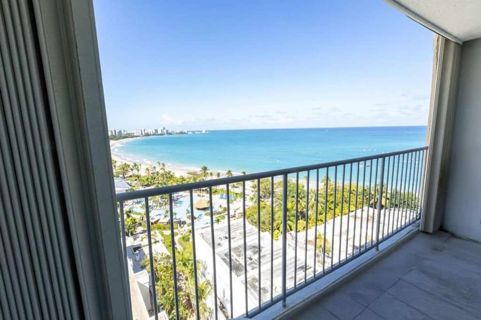 Modern Studio with Ocean View and King Bed Apartment in Carolina