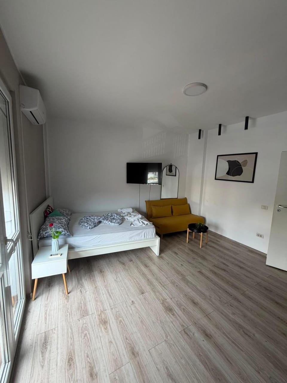 Nice apartment for up to 8 people Apartment in Bucharest
