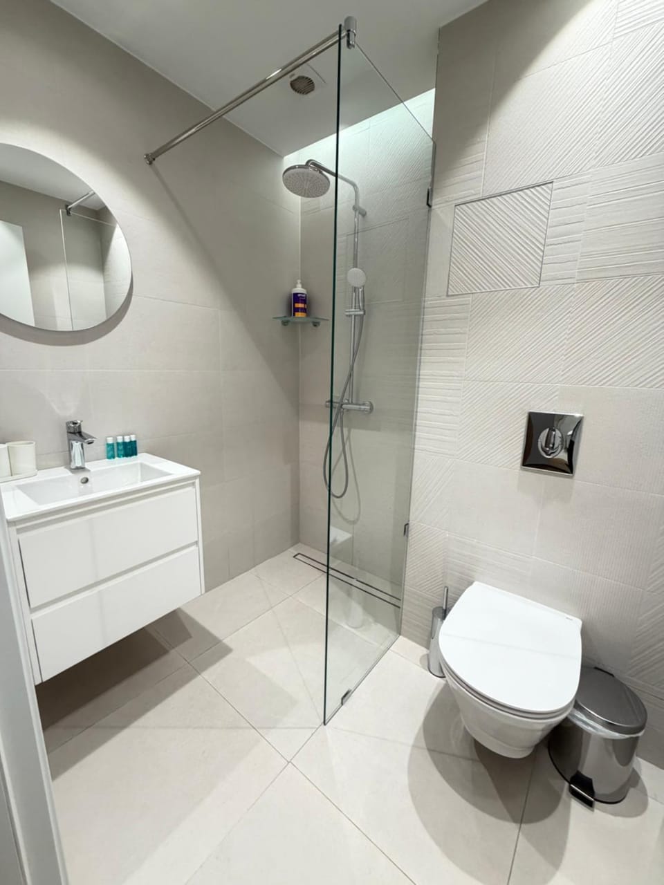Shower, Toilet, Bathroom, towels