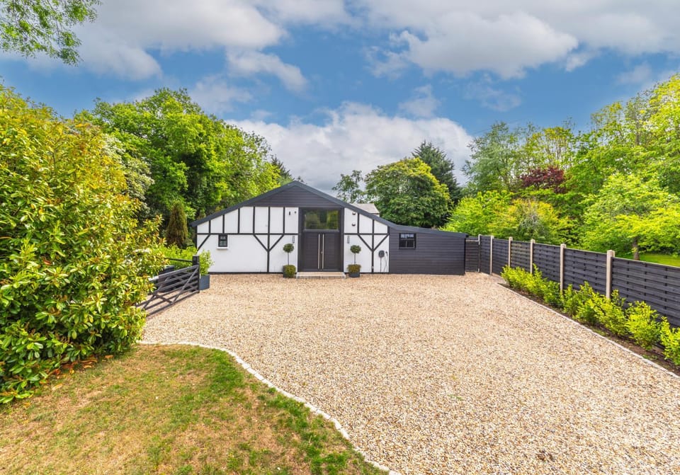 The Old Workshop - A luxury countryside retreat with air-conditioning and hot tub House in Borough of Swale