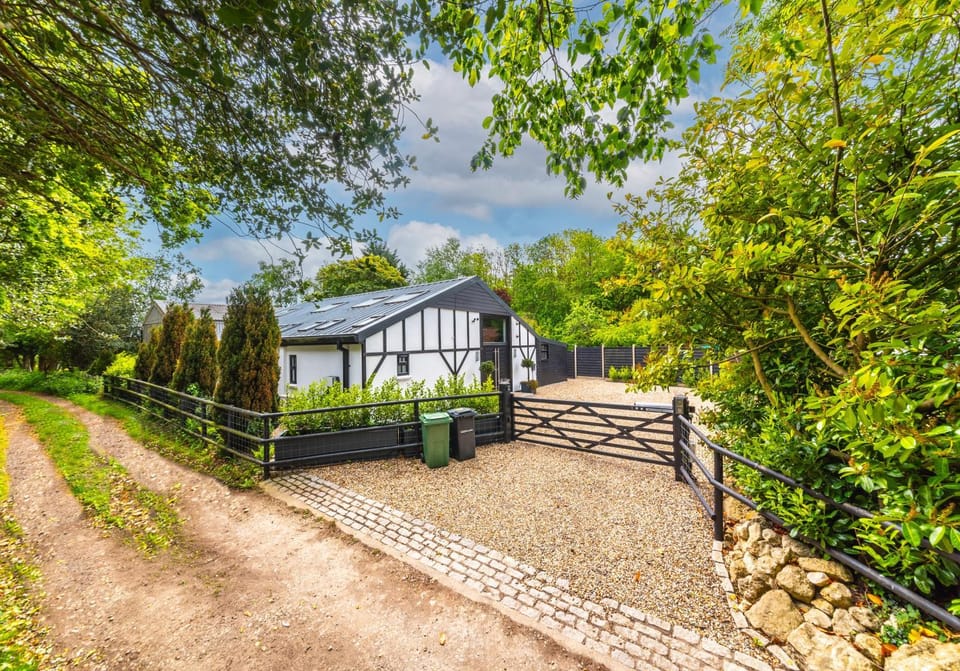 The Old Workshop - A luxury countryside retreat with air-conditioning and hot tub House in Borough of Swale