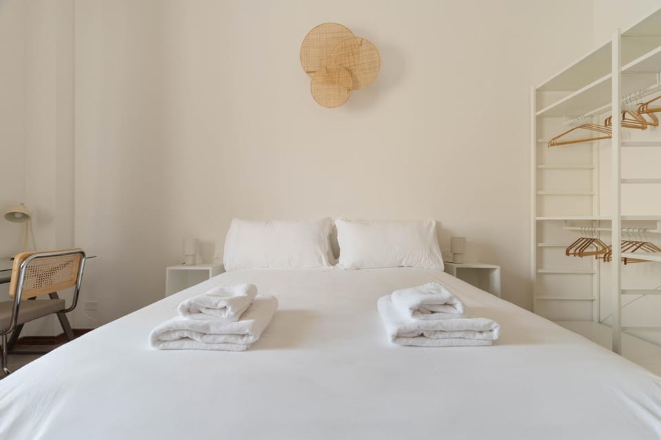 Bed, Photo of the whole room, Bedroom, towels