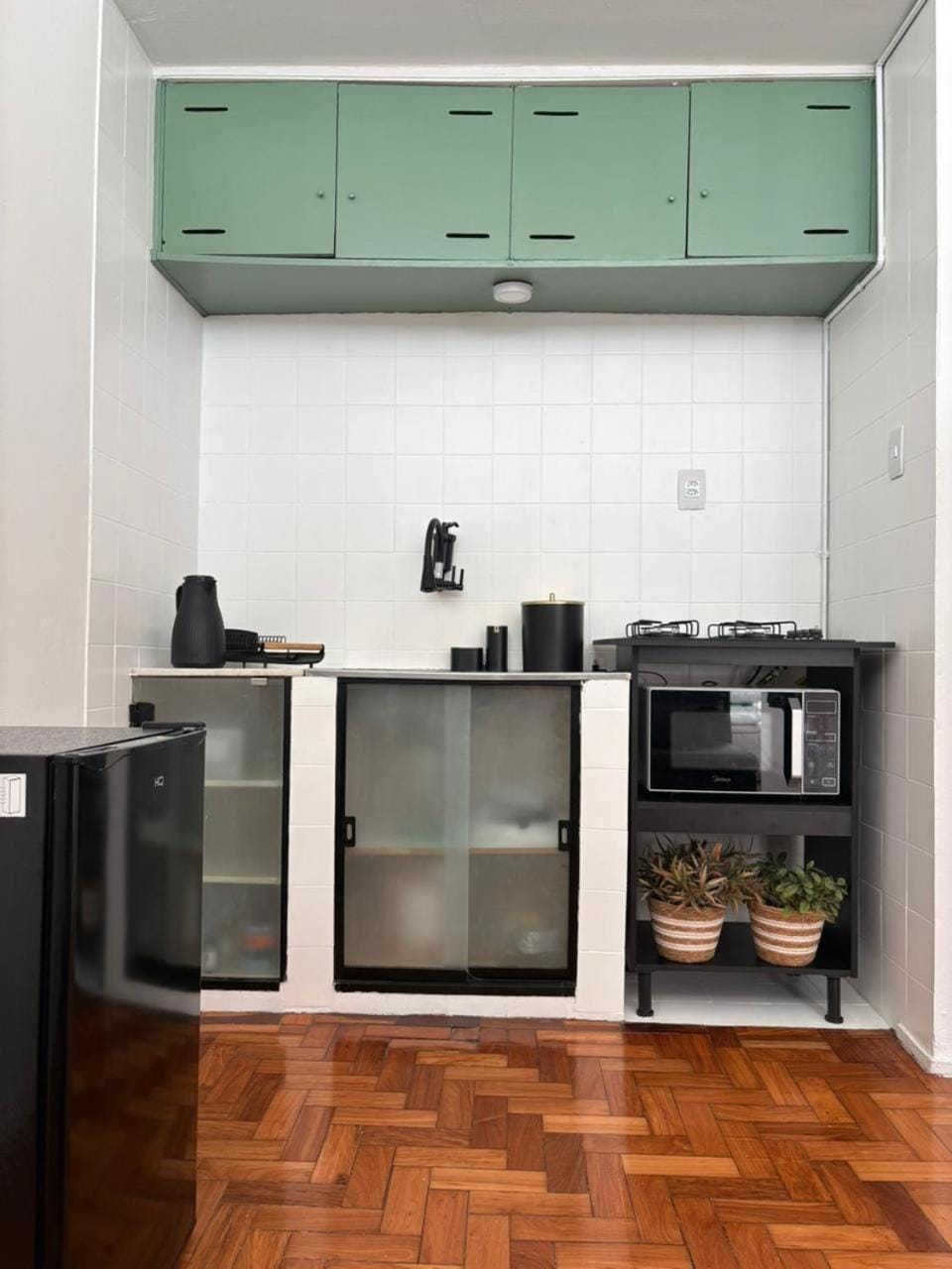 Kitchen or kitchenette, minibar, stove