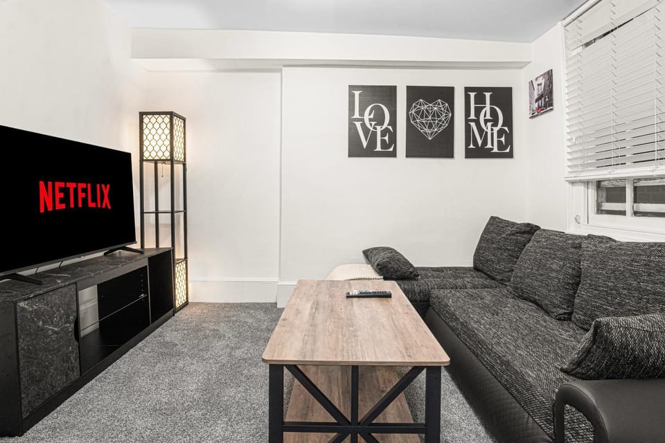 TV and multimedia, Living room, Decorative detail, Decorative detail