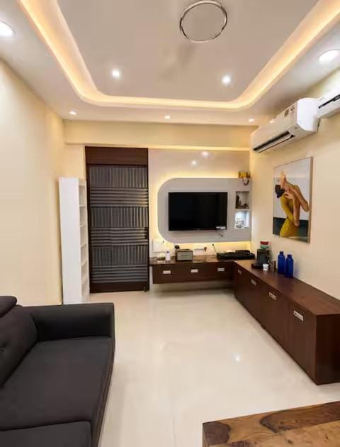 TV and multimedia, Living room, Seating area, Evening entertainment, air conditioner