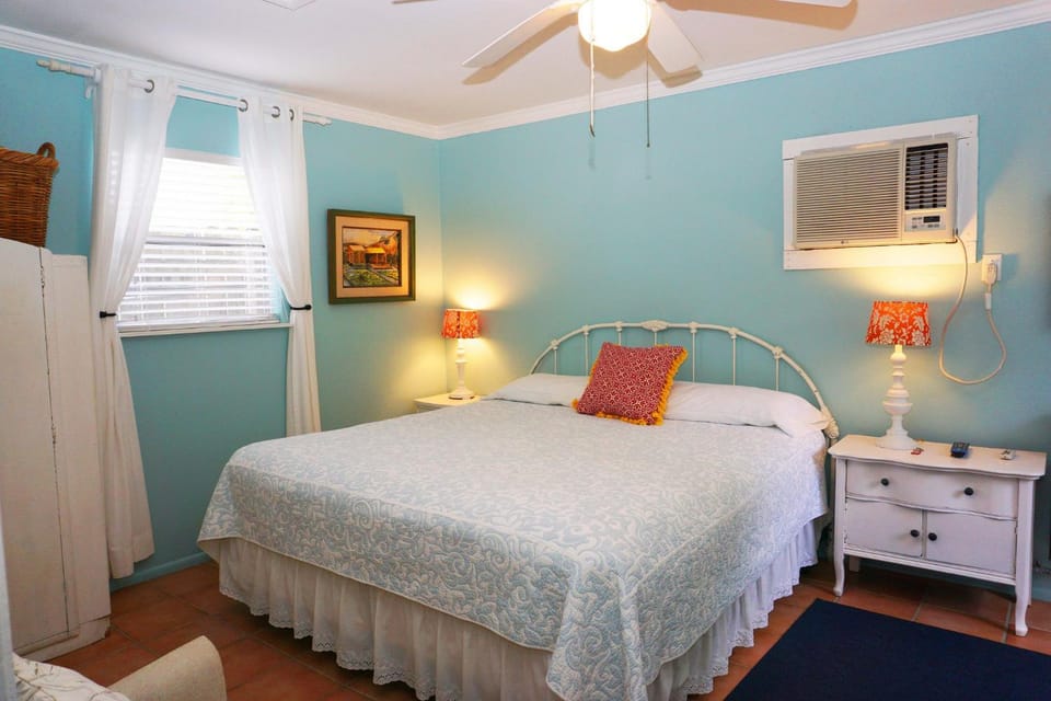 Bandits Hideaway-Roseys Cottage House in Wimberley