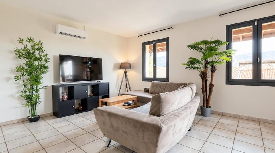 Belvédère de Lumbin - 2 Chambres - Climatisation Apartment in Auvergne-Rhône-Alpes