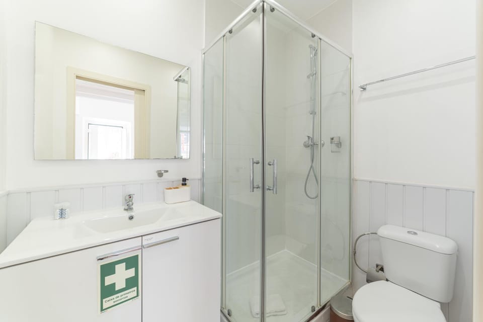 Shower, Toilet, Bathroom