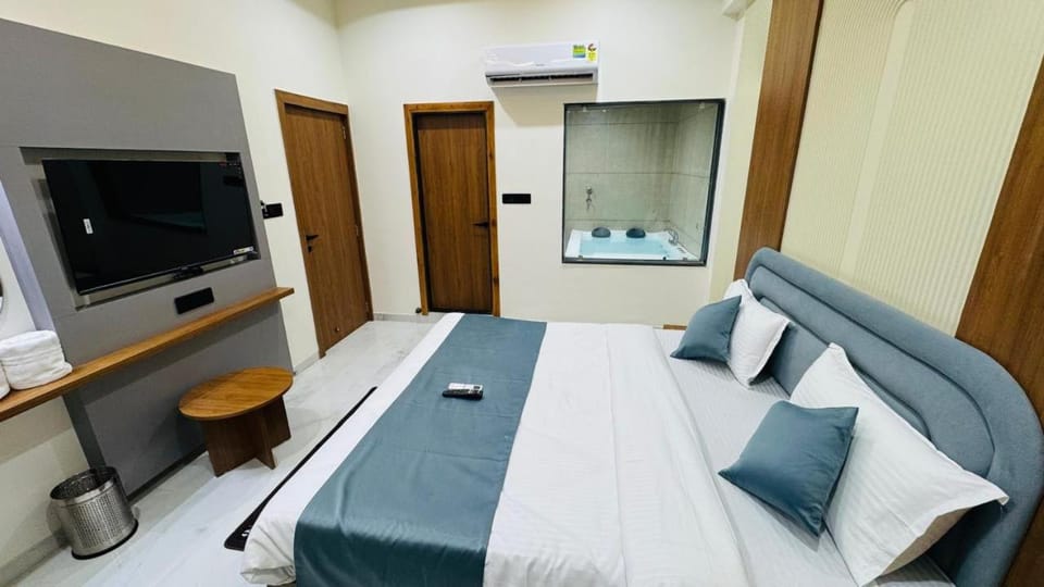 hotel the leora Hotel in Ahmedabad