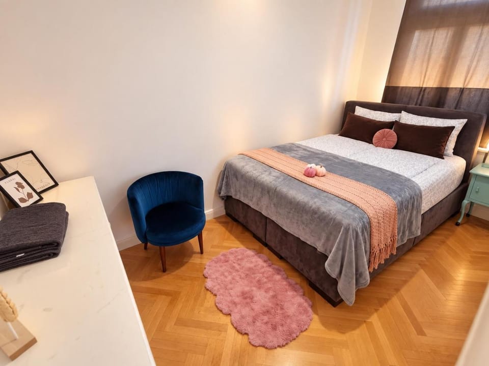 Szimpla Comfort 3BDR, 2BTHR, 2WC, 4AC Apartment Apartment in Budapest