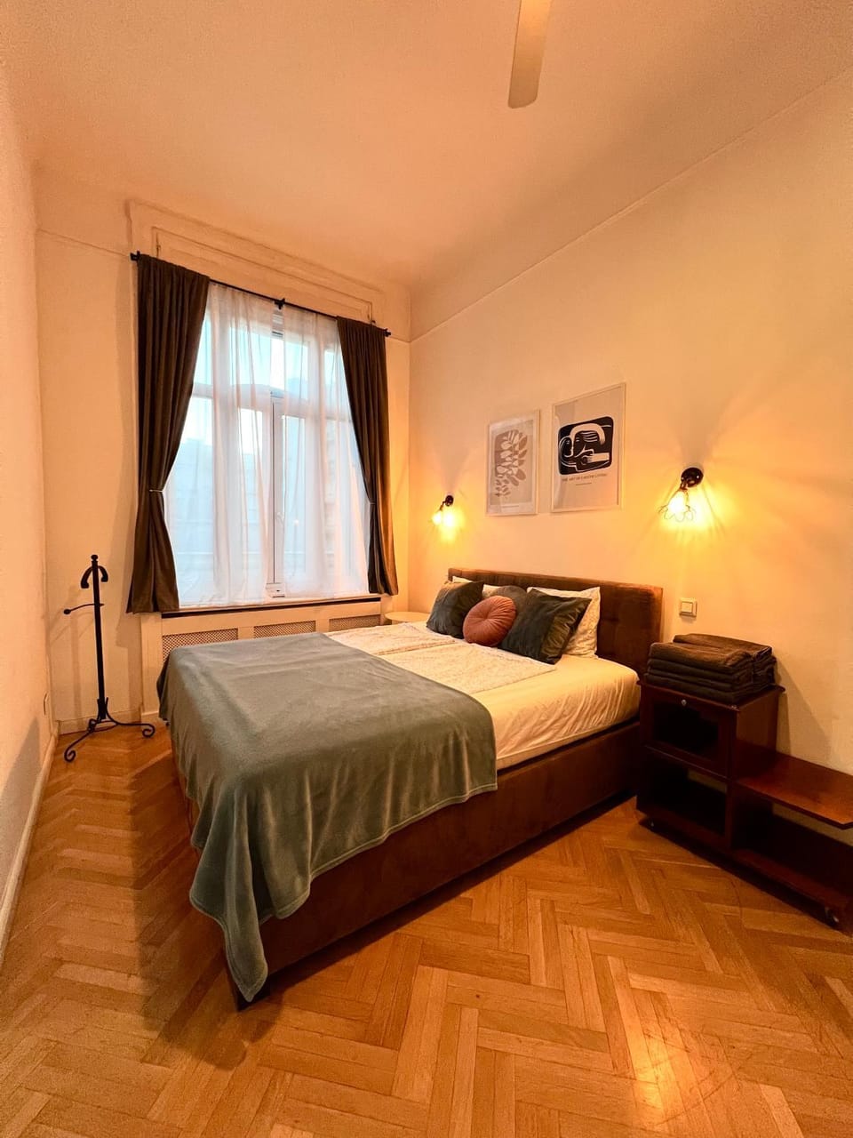 Bed, Photo of the whole room, Bedroom