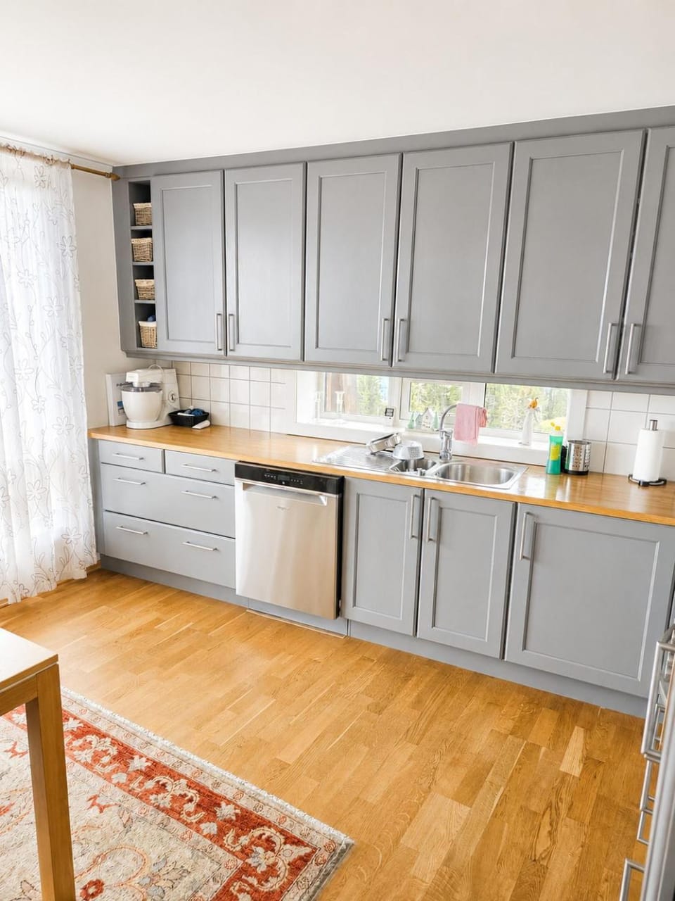Kitchen or kitchenette, dishwasher, oven, stove