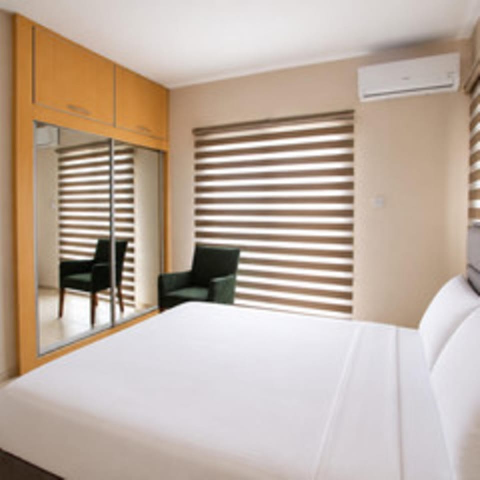 Bed, Living room, Photo of the whole room, Seating area, Bedroom, wardrobe, air conditioner