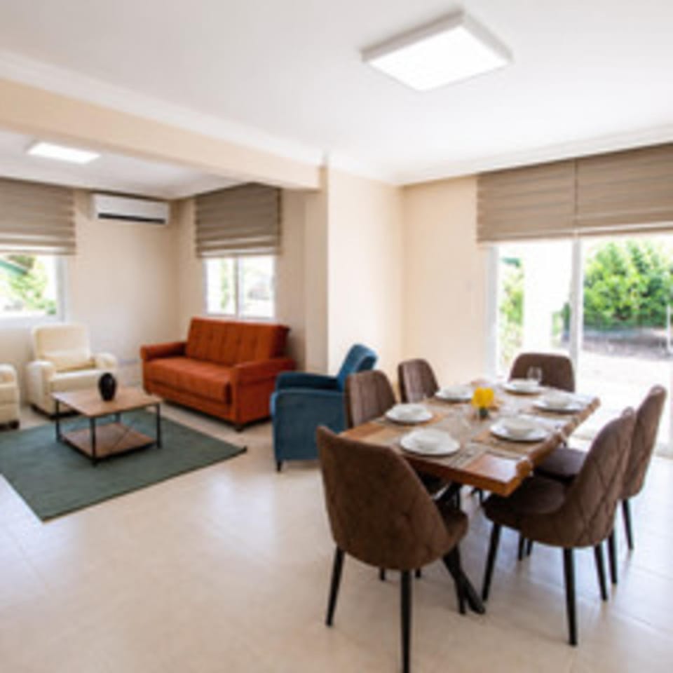 Communal lounge/ TV room, Living room, Seating area, Dining area, air conditioner