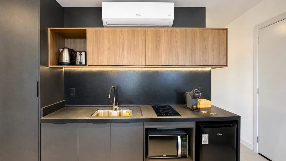 Coffee/tea facilities, Kitchen or kitchenette, minibar, stove