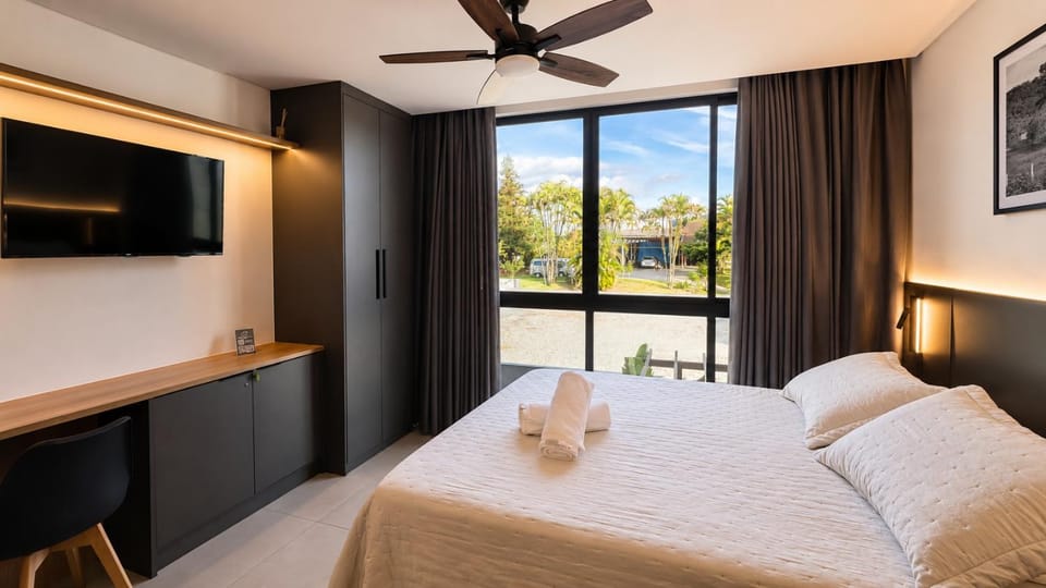 Communal lounge/ TV room, Bed, TV and multimedia, Photo of the whole room, Bedroom, towels