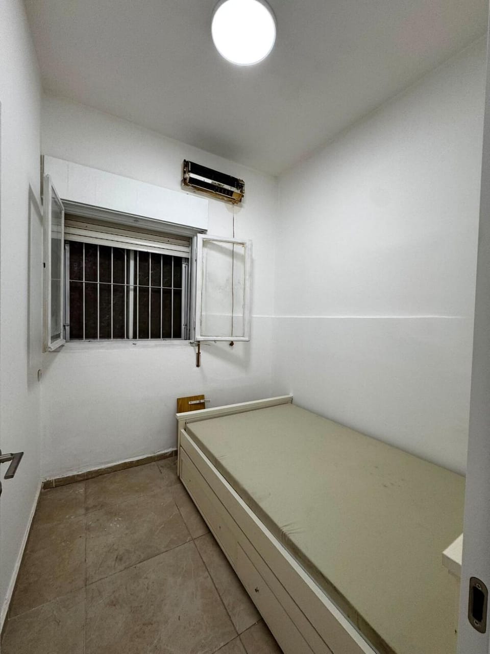 Charming Renovated 2BR Apt with Private Garden & Prime Location ארלוזורוב 86 Apartment in Haifa