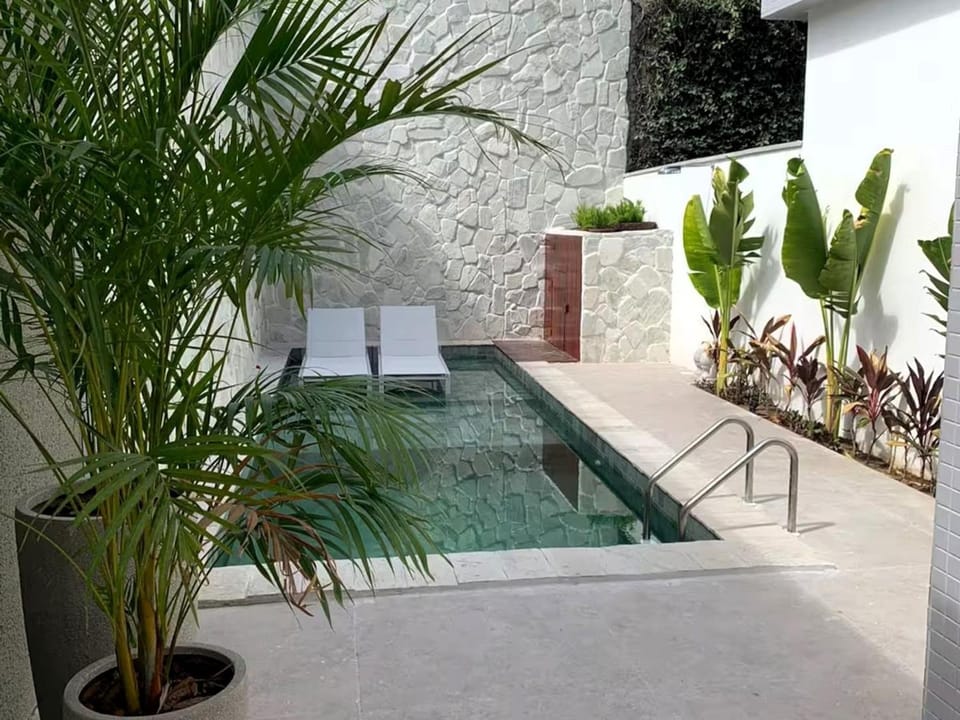 Swimming pool, Swimming pool