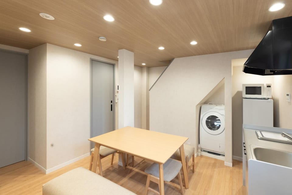 Kitchen or kitchenette, Dining area, washing machine, dryer
