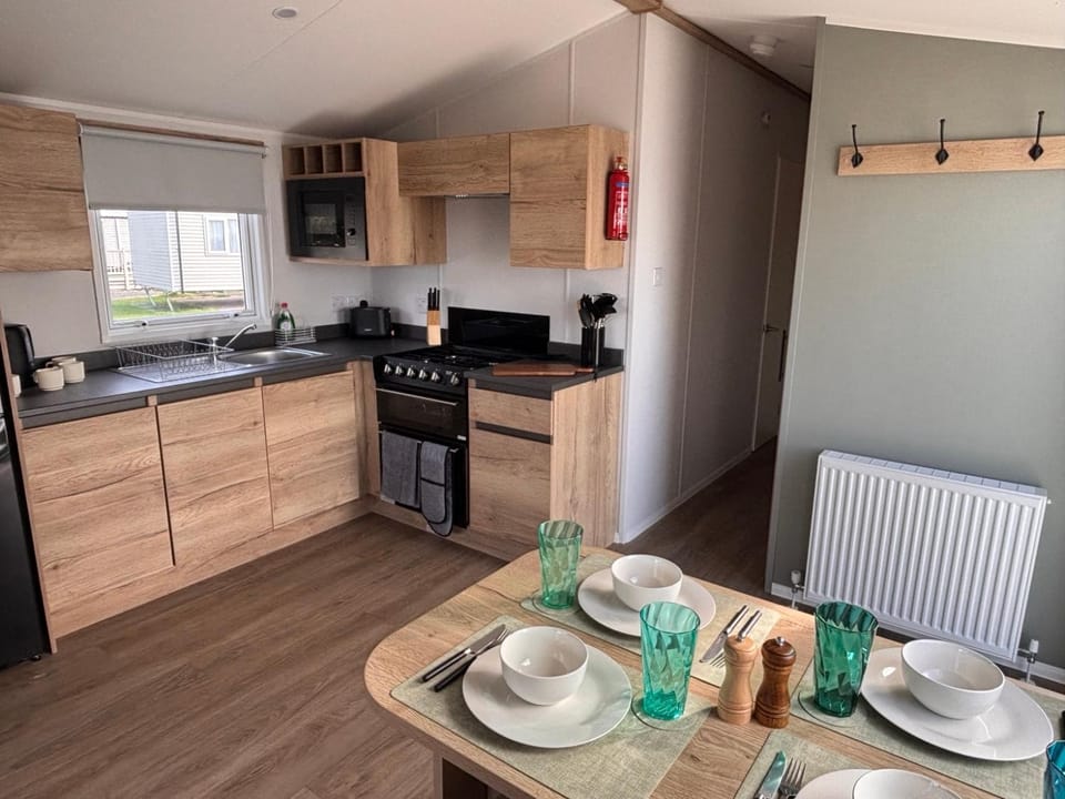 Kitchen or kitchenette, Dining area, pet friendly, stove, toaster