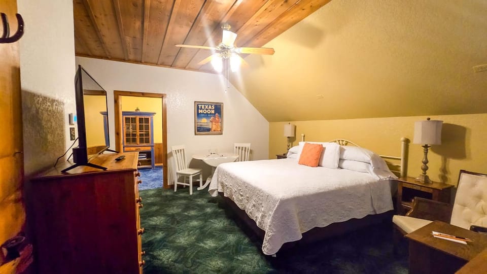 Frio Suite Gruene Cottages House in New Braunfels