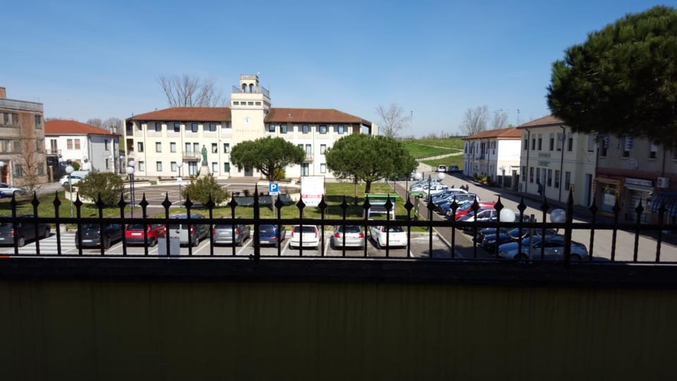 Spring, Day, Activities, Balcony/Terrace, Other, On site, City view, Seasons, Time of day, Location, Parking