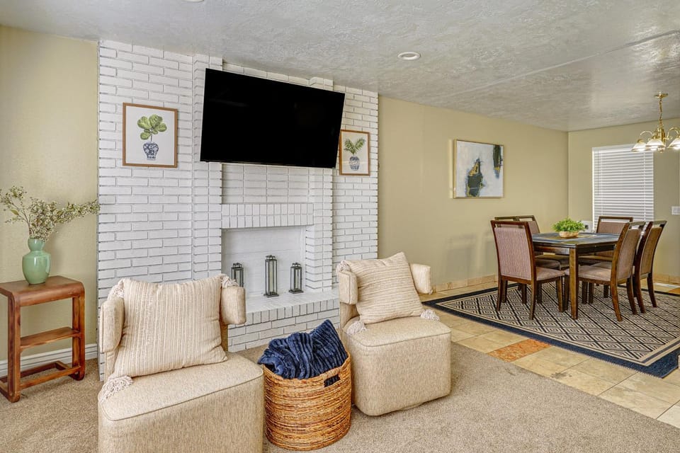 Centrally Located Escape in Midvale w/ Yard! Apartment in Midvale