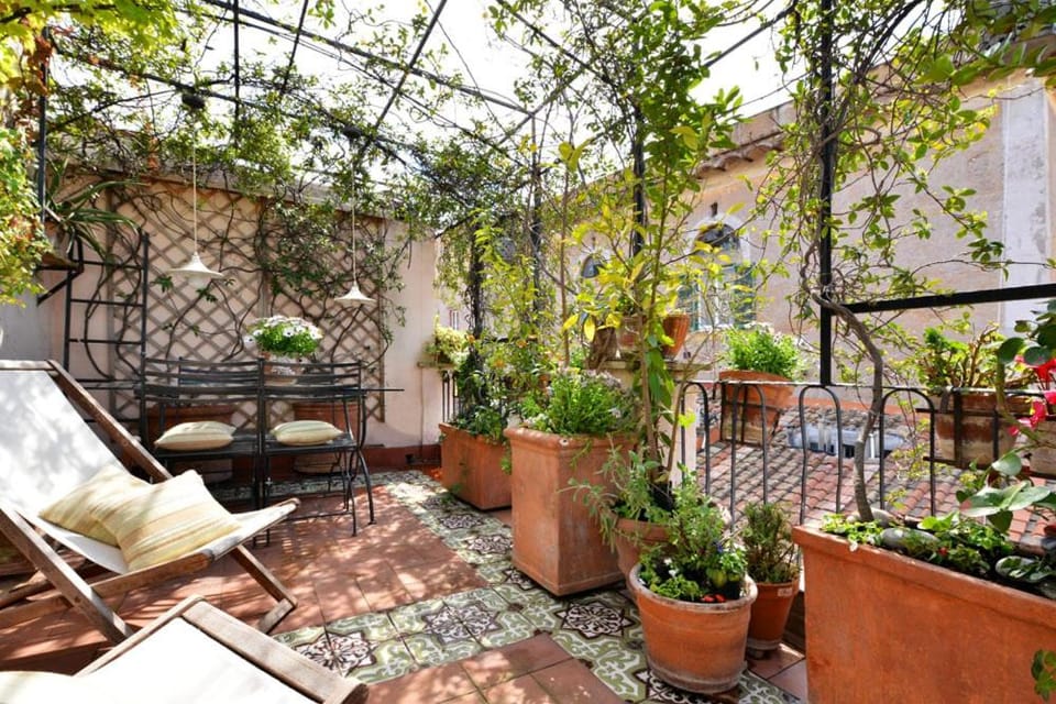 Zev's terrace in Trastevere - Saint Peter view Apartment in Rome