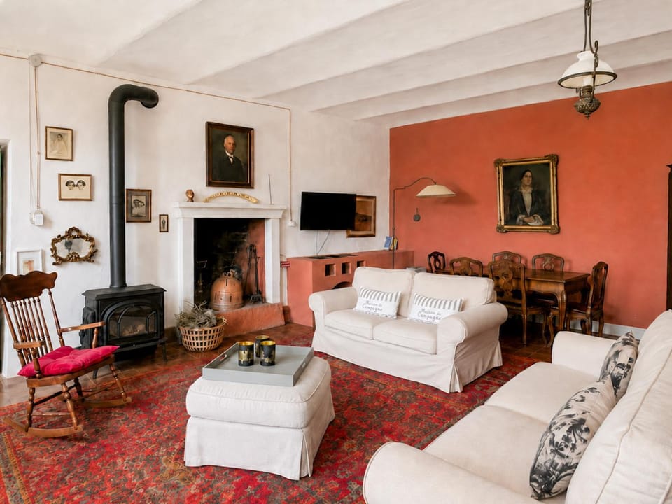 TV and multimedia, Living room, Seating area, Evening entertainment