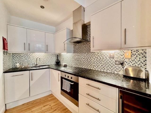 Stylish Apartment Steps from London Bridge SE1 Apartment in London Borough of Southwark