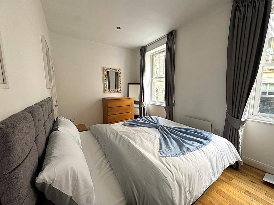 Stylish Apartment Steps from London Bridge SE1 Apartment in London Borough of Southwark