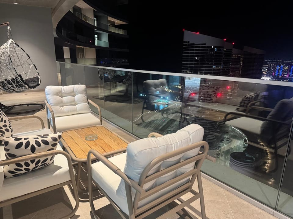 Night, View (from property/room), Balcony/Terrace, Seating area