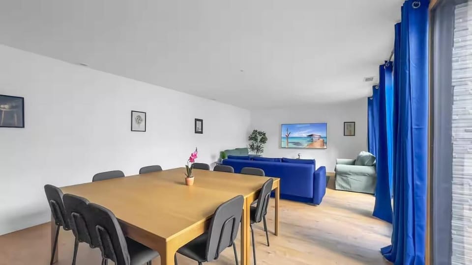 TV and multimedia, Living room, Seating area, Dining area
