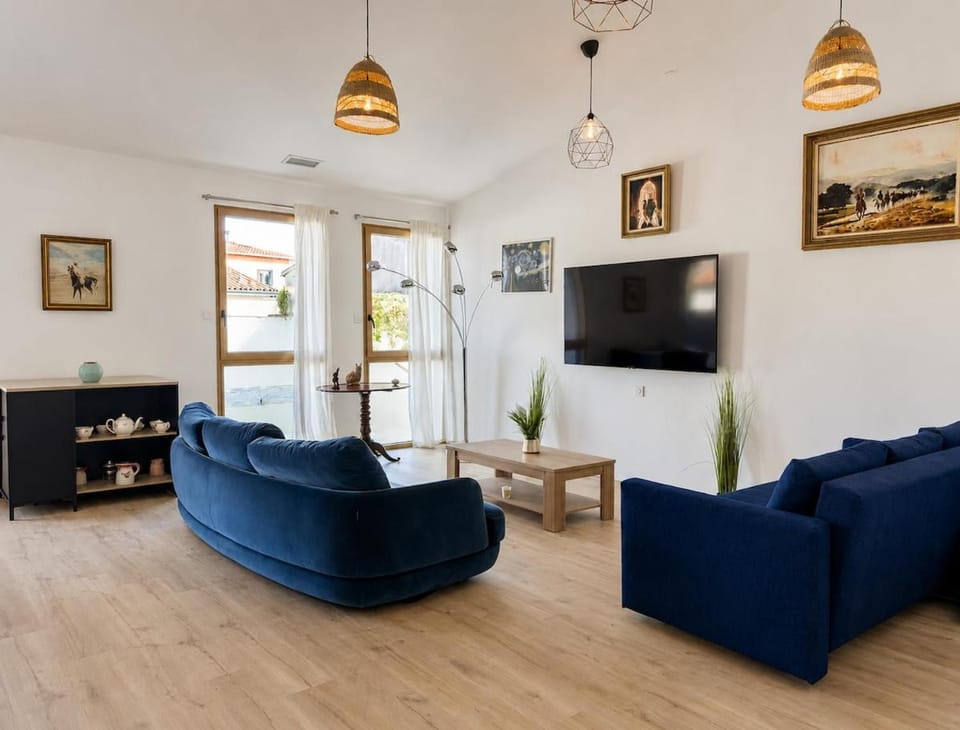 Communal lounge/ TV room, TV and multimedia, Evening entertainment
