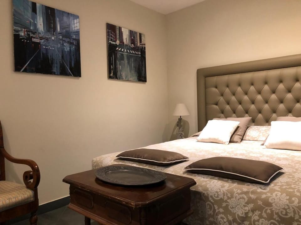 Bed, Photo of the whole room