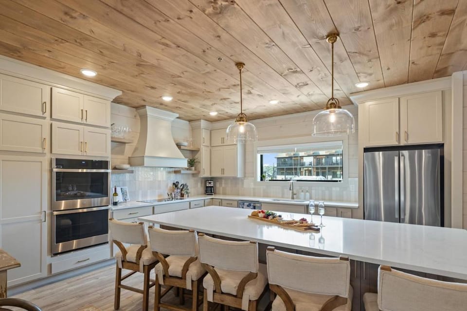 The Eagles Peak - Luxury Mountain Home - Sleeps 26! House in Sevierville