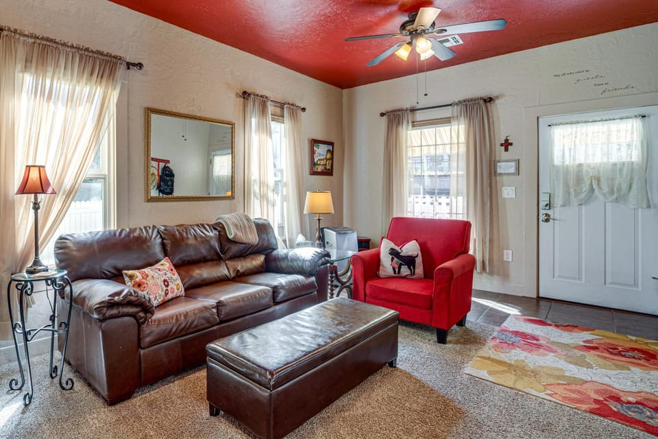 Grand Canyon Gateway: Walkable Williams Home House in Williams