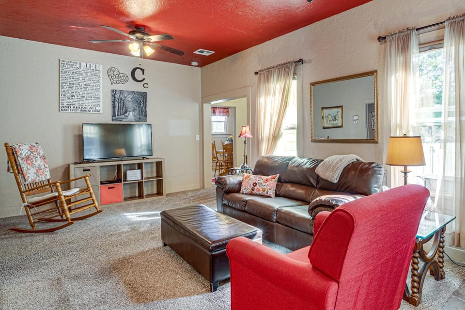 Grand Canyon Gateway: Walkable Williams Home House in Williams
