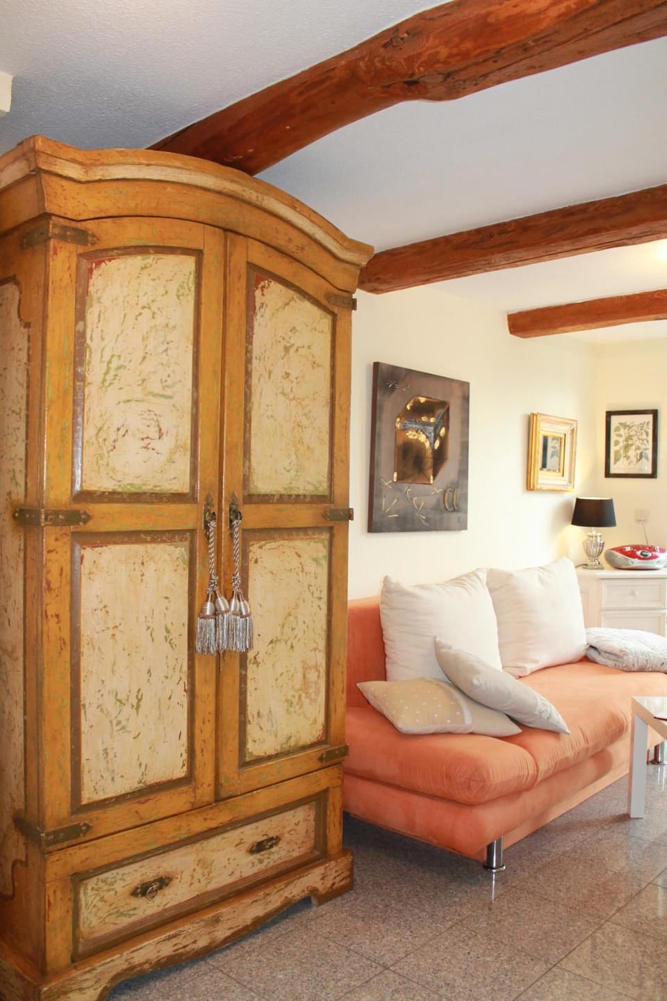 Bed, Photo of the whole room, Decorative detail