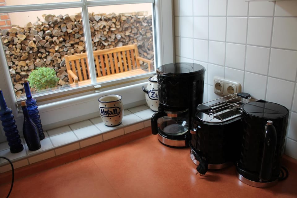 Patio, Coffee/tea facilities, View (from property/room), Kitchen or kitchenette, Decorative detail, On site