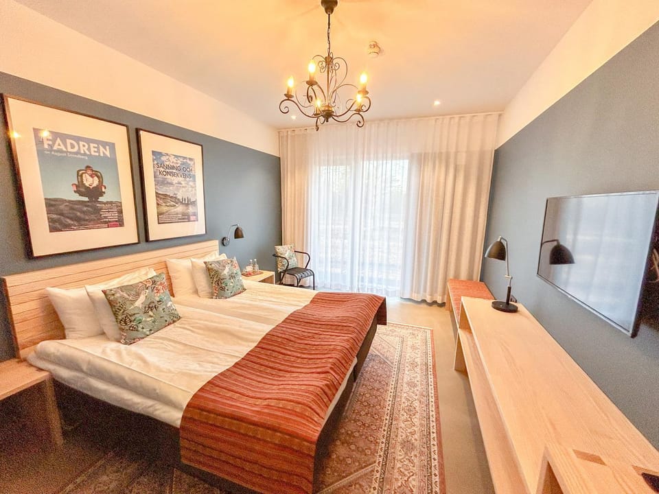 TV and multimedia, Photo of the whole room, Bedroom