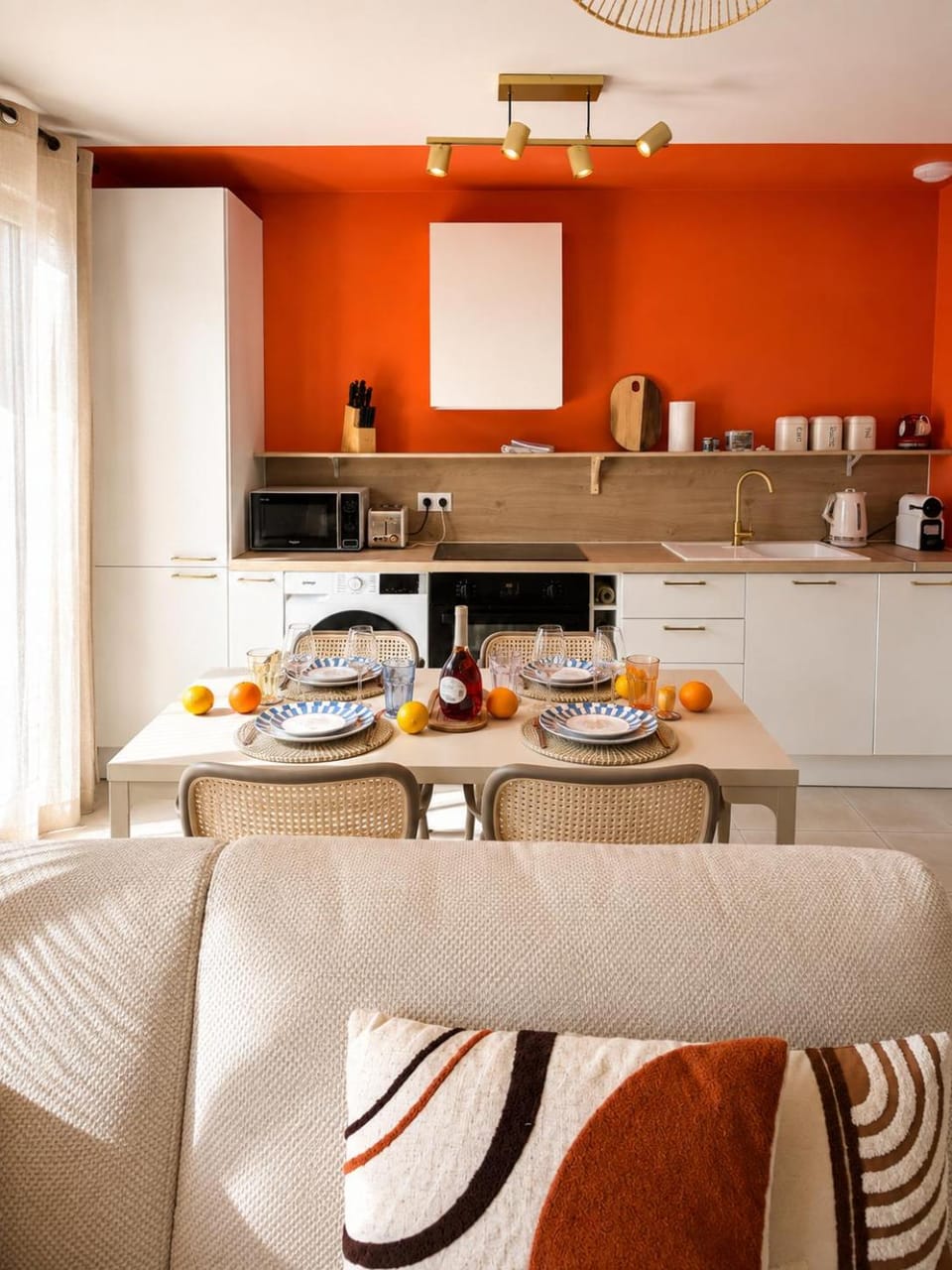 Kitchen or kitchenette, Seating area, Dining area