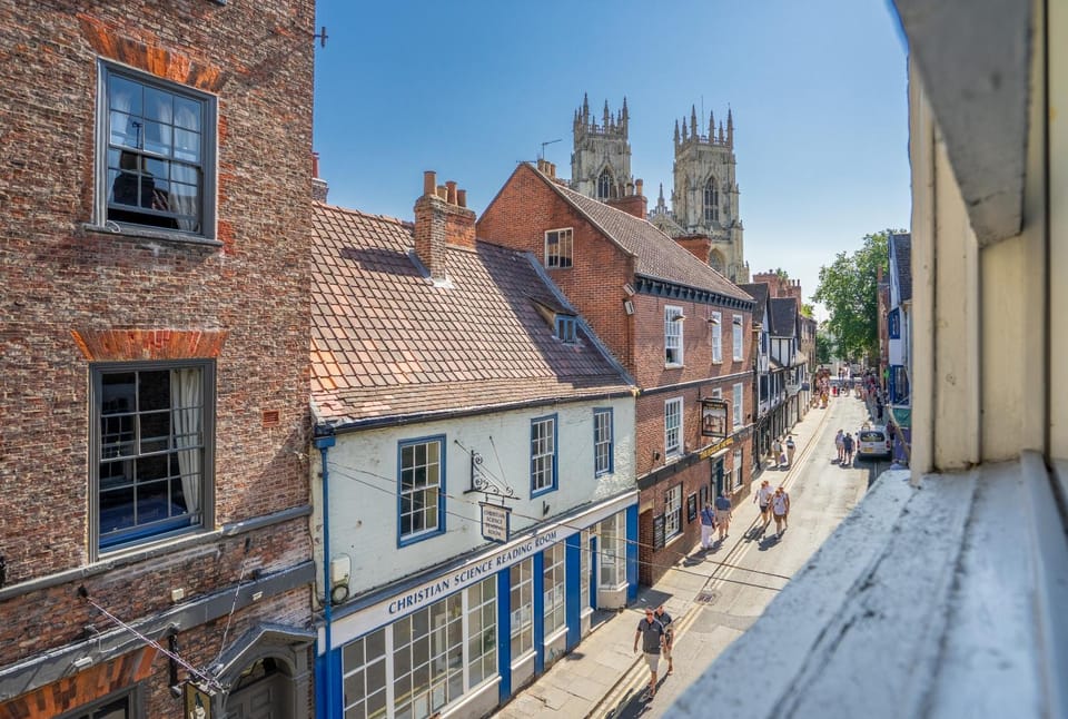 Day, Landmark view, Street view