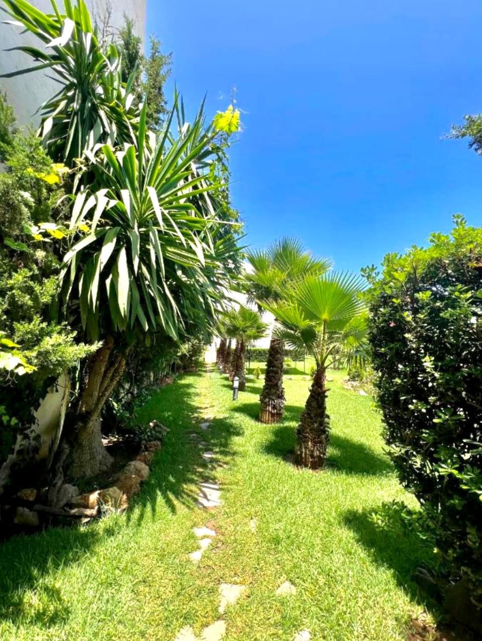 Charming Apartment with Balcony, Pool, Parking, and 2700m2 Garden Apartment in Tangier-Tétouan-Al Hoceima