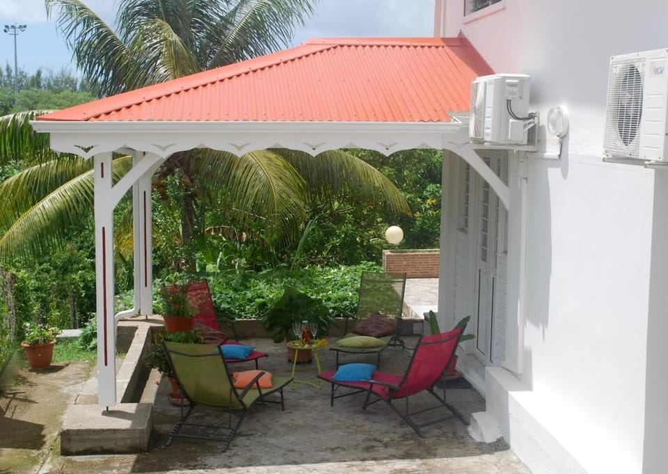 2 chambres, un jardin exotique luxuriant, 5 minutes de la mer! Apartment in Sainte-Luce
