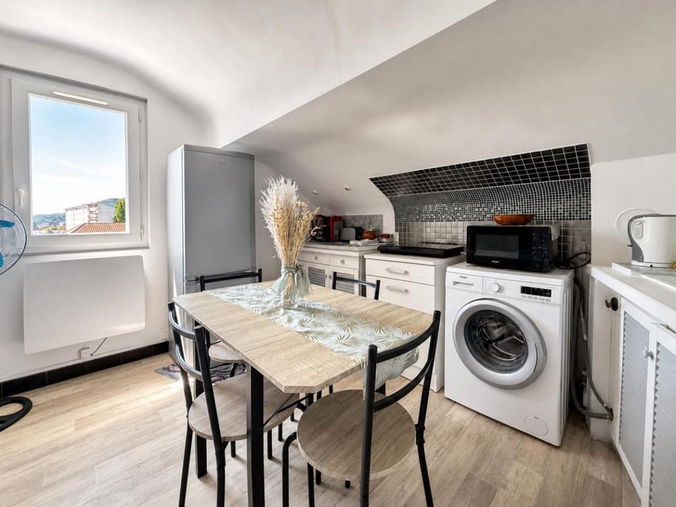 Studio cosy avec terrasse - Aix-les-Bains Apartment in Aix-les-Bains
