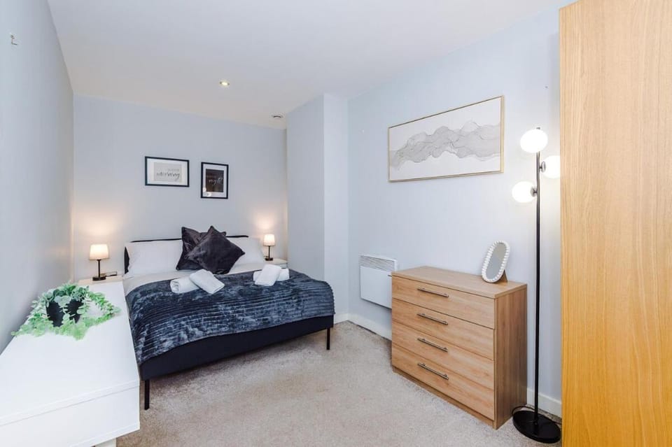 Manchester Modern 2BR Sleeps 4 Deansgate House in Salford
