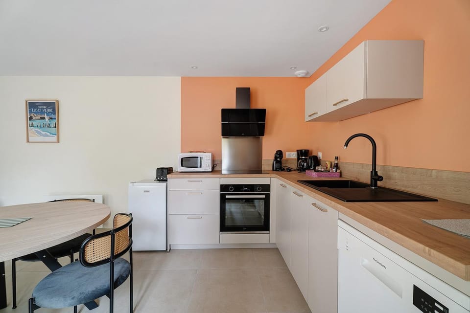 Kitchen or kitchenette, Living room