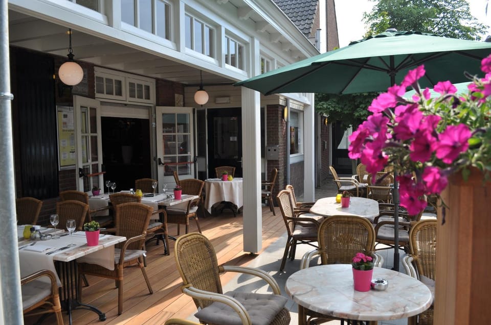 Restaurant/places to eat, Balcony/Terrace, Banquet/Function facilities, Drinks