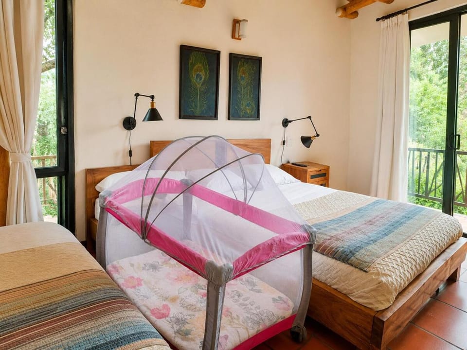 Bedroom, cot